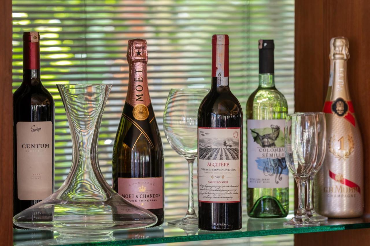 מלון טקירובה Marti Myra מראה חיצוני תמונה Wine bottles