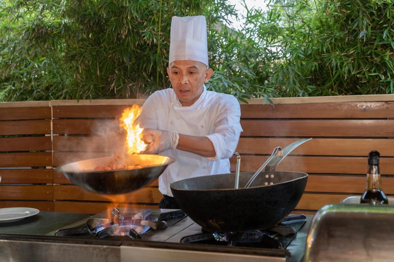 מלון טקירובה Marti Myra מראה חיצוני תמונה A wok being used in cooking