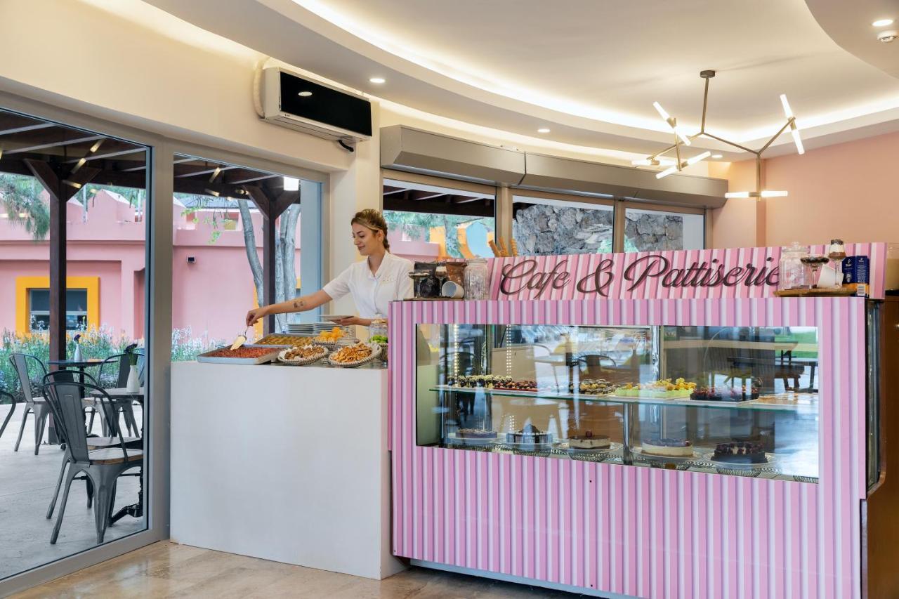 מלון טקירובה Marti Myra מראה חיצוני תמונה Café & Patisserie